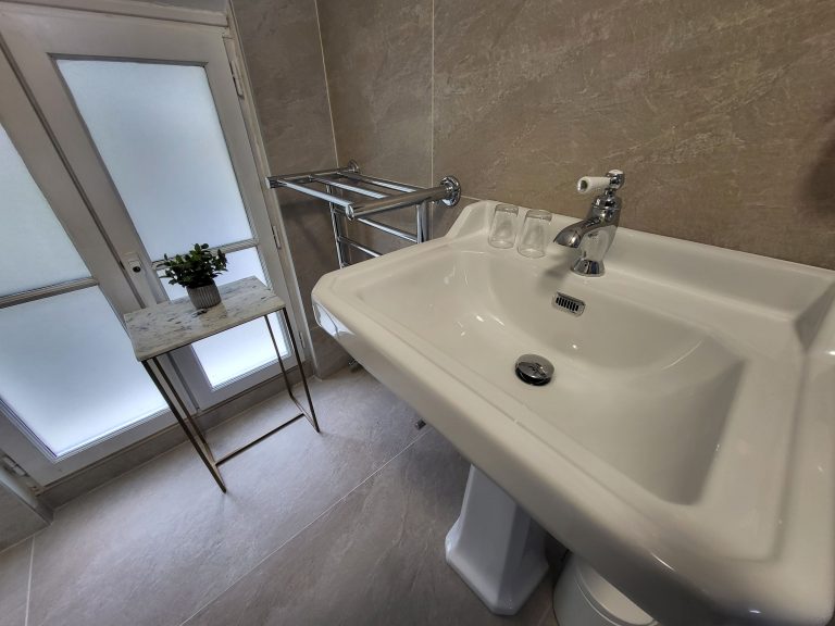 Rénovation complète de salle de bains dans un hôtel